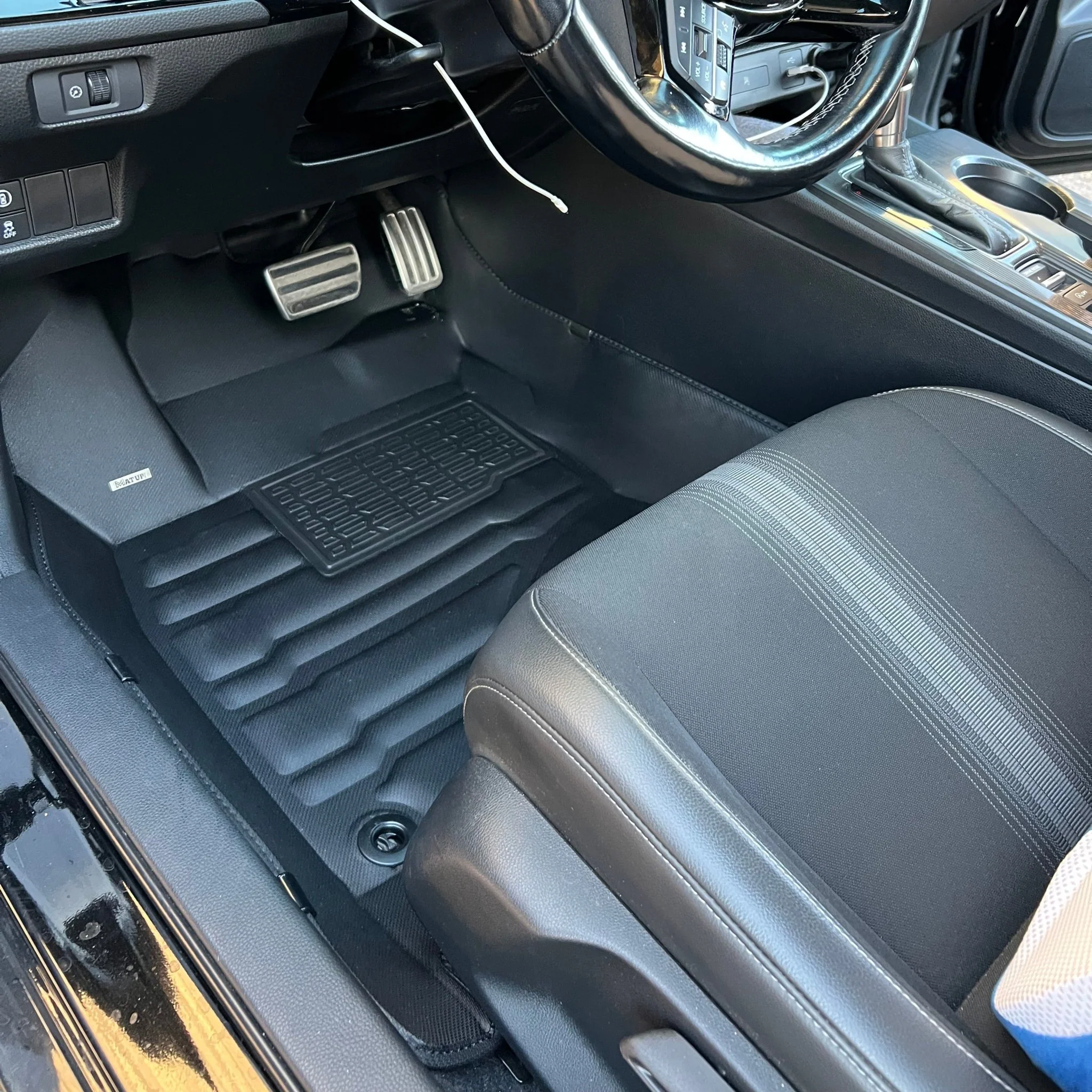 Honda Civic With Rear USB Floor Mats 2022-2026 | Covers Row 1 & 2